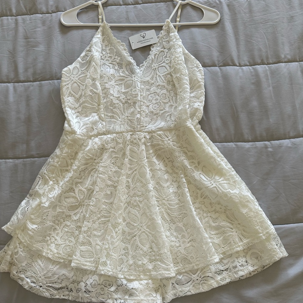 *TAGS STILL ON* Cute, lace, floral, romper
